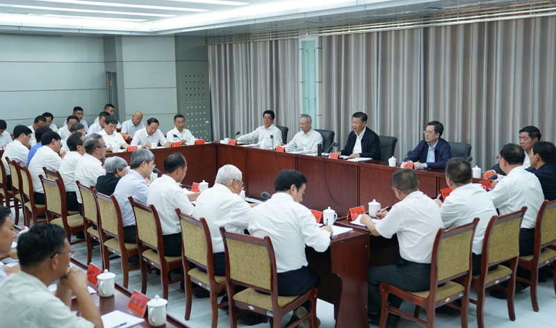 8月19日至22日，中共中央總書記、國家主席、中央軍委主席習(xí)近平在甘肅考察。這是19日下午，習(xí)近平在敦煌研究院同有關(guān)專家、學(xué)者和文化單位代表座談并發(fā)表重要講話。